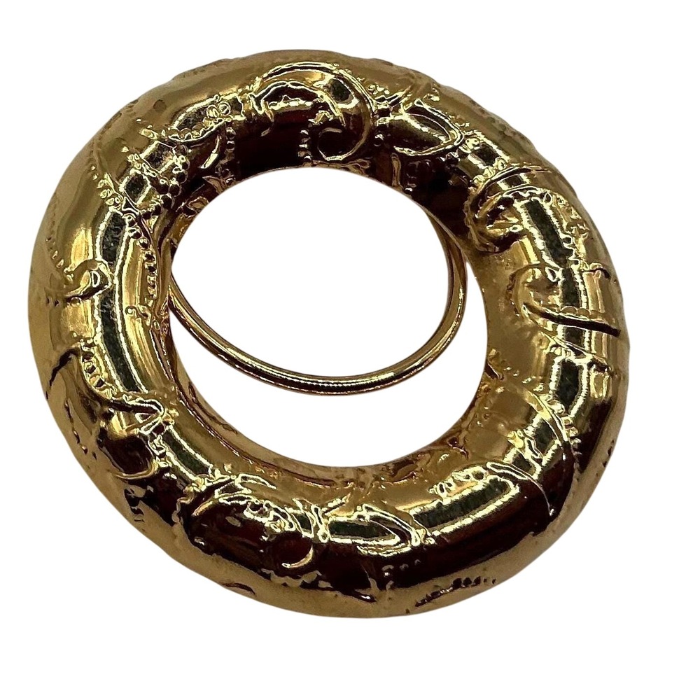 Jeri Lou Gold Tone Scarf Clip 1.75" Round Embossed‎ Textured Vintage Style